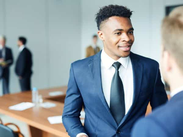 Un dipendente all'estero instaura rapporti di lavoro